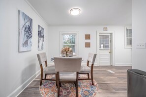 Dining - Cozy 2-bedroom duplex near Duke (Durham)