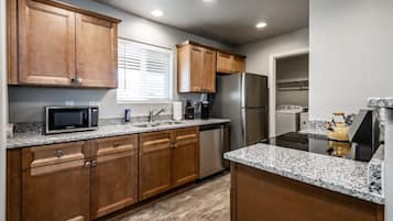 雪櫃、微波爐、焗爐、爐具