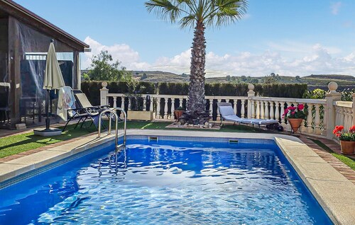 Gorgeous home in Aledo with swimming pool