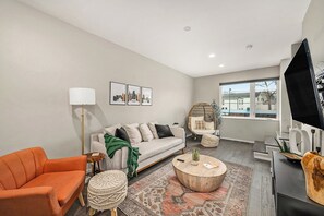Living area -  3-bedroom townhome in Kansas City (Kansas City)