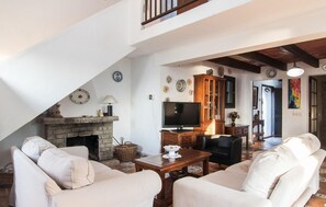 Smart TV - 3 bedroom nice home in Colonia de Sant Pere (Colonia de Sant Pere)