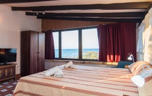 3 bedrooms, in-room safe, iron/ironing board, travel cot - 3 bedroom nice home in Colonia de Sant Pere (Colonia de Sant Pere)