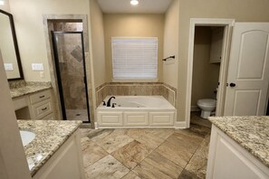 Whirlpool, Haartrockner, Handtücher, Seife