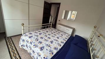 2 chambres, fer et planche Ă repasser, Wi-Fi gratuit, draps fournis