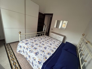 2 chambres, fer et planche à repasser, Wi-Fi gratuit, draps fournis