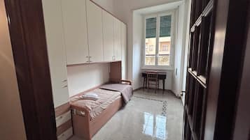 2 chambres, fer et planche Ă repasser, Wi-Fi gratuit, draps fournis