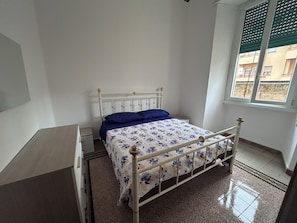 2 chambres, fer et planche à repasser, Wi-Fi gratuit, draps fournis