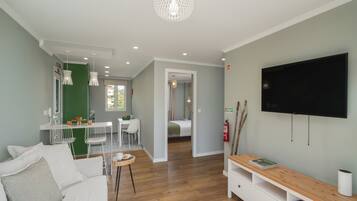 1 habitación, tabla de planchar con plancha, wifi y ropa de cama