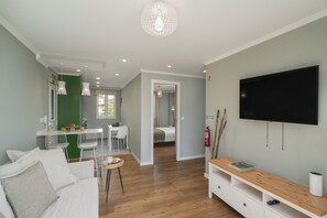 1 habitación, tabla de planchar con plancha, wifi y ropa de cama 