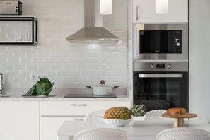 Fridge, microwave, oven, stovetop - In south-west Madeira, Casas ao Sol - Bordado (Ponta do Sol)