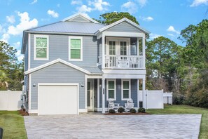 Exterior - 5 min Walk to Beach + Private Heated Pool + Fire pit + Grill + Huge Patio (Panama City Beach)
