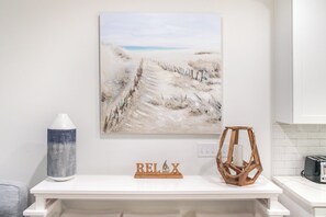 Interior - 5 min Walk to Beach + Private Heated Pool + Fire pit + Grill + Huge Patio (Panama City Beach)