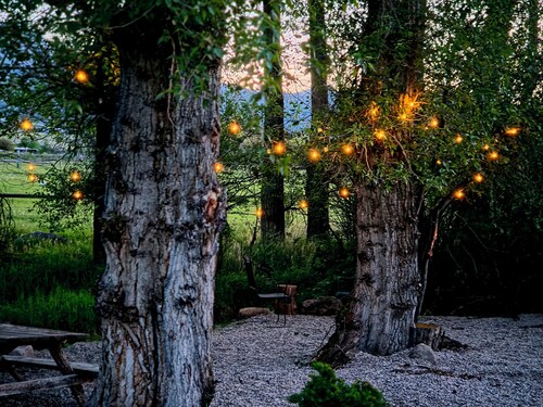 Montana Bunkhouse with unforgettable views. Bring your horses/equine facility..
