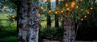 Montana Bunkhouse with unforgettable views. Bring your horses/equine facility..