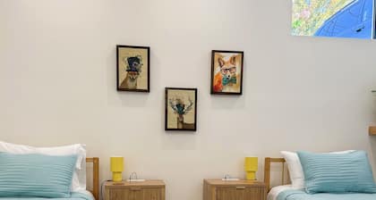 Live like a local in Toronto/subway 200m/Downtown 20 m /Dining&Shops Nearby/