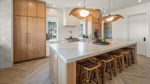 Fridge, microwave, oven, stovetop - Walk to Beach & Bridge St - Gulf-View Luxury (Bradenton Beach)