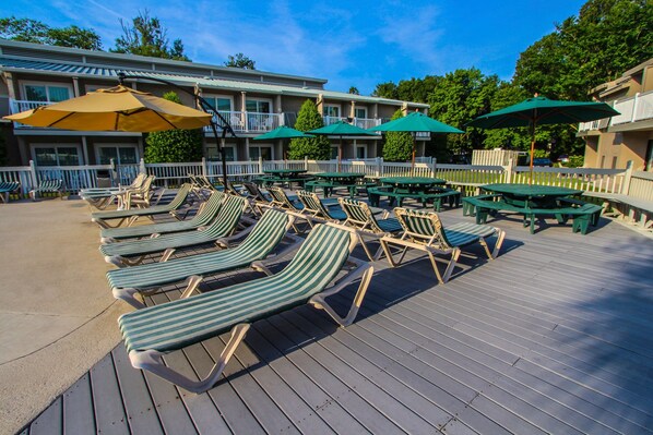 Outdoor dining - 2BR Loft Villa w/ Jetted Tub + Resort Access! (Hilton Head Island)