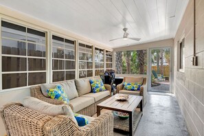 TV - Pet-Friendly Coastal Getaway Near Beach! (Englewood)