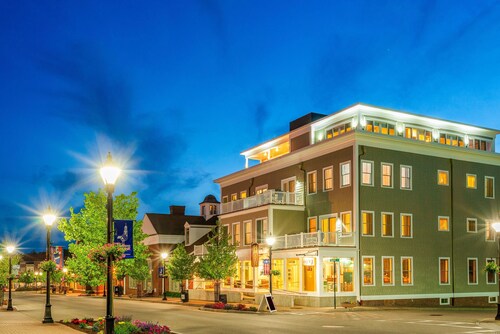 Downtown Kennebunk Penthouse Getaway