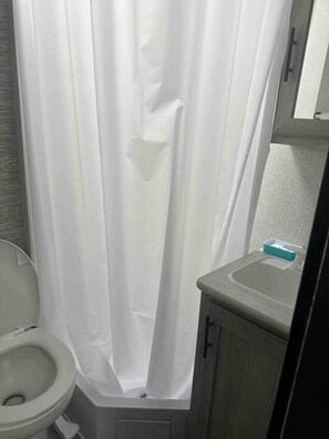 Bathroom - Villa Piscina #4 en Levittown Toa Baja (Levittown)