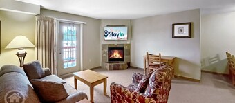 Bright Ski-In/Ski-Out Polaris Lodge Condo
