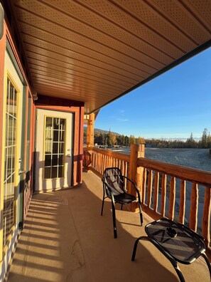 Terrace/patio - Bright Polaris Lodge Condo / Ski, Hike & Relax (Kimberley)