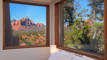 4 slaapkamers, een strijkplank/strijkijzer, internet, beddengoed