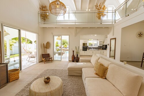 Villa Pearl – Élégance, piscine privée & plages