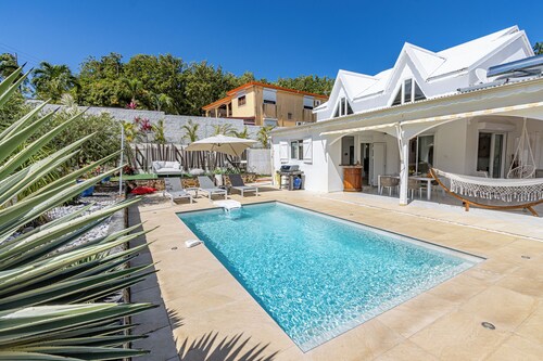 Villa Pearl – Élégance, piscine privée & plages