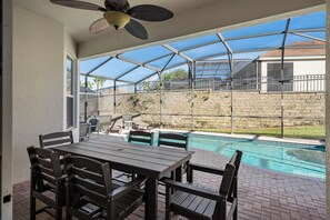 Outdoor dining - Fully themed, free arcade, south facing pool & spa (Kissimmee)