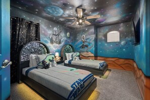 5 bedrooms, iron/ironing board, travel cot, free WiFi - Free Arcade! All Themed! South Facing Pool & Spa! (Kissimmee)