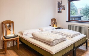 2 bedrooms, travel cot, free WiFi