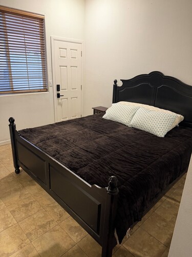 Fully furnished private room with independent entrance in pleasant Palm Desert#1