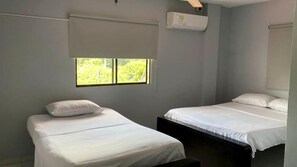 Soundproofing, free WiFi - Hotel Tres Estrellas Fundacion (Fundación)