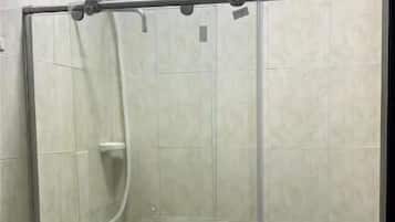 Double Room, City View | Bathroom