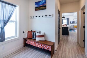 Smart TV, fireplace, ping pong, books