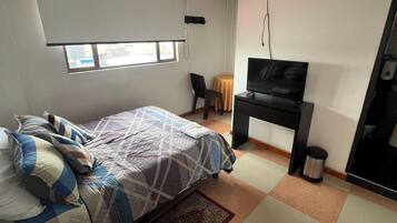 Chambre Classique, vue ville | Bureau, espace de travail pour ordinateur portable