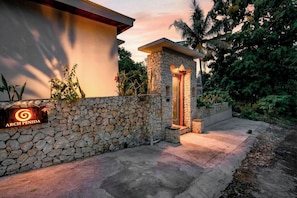 Family dining - Arch Penida by Bali Cabin (Penida Island)