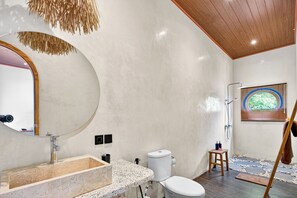 Deluxe-Dreibettzimmer | Badezimmer