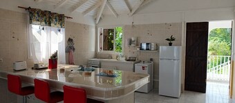 Top of villa Jodi 2 minutes from the beach