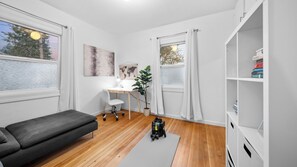Interior - Centrally located, sleeps 5 outside Downtown Vancouver (Vancouver)