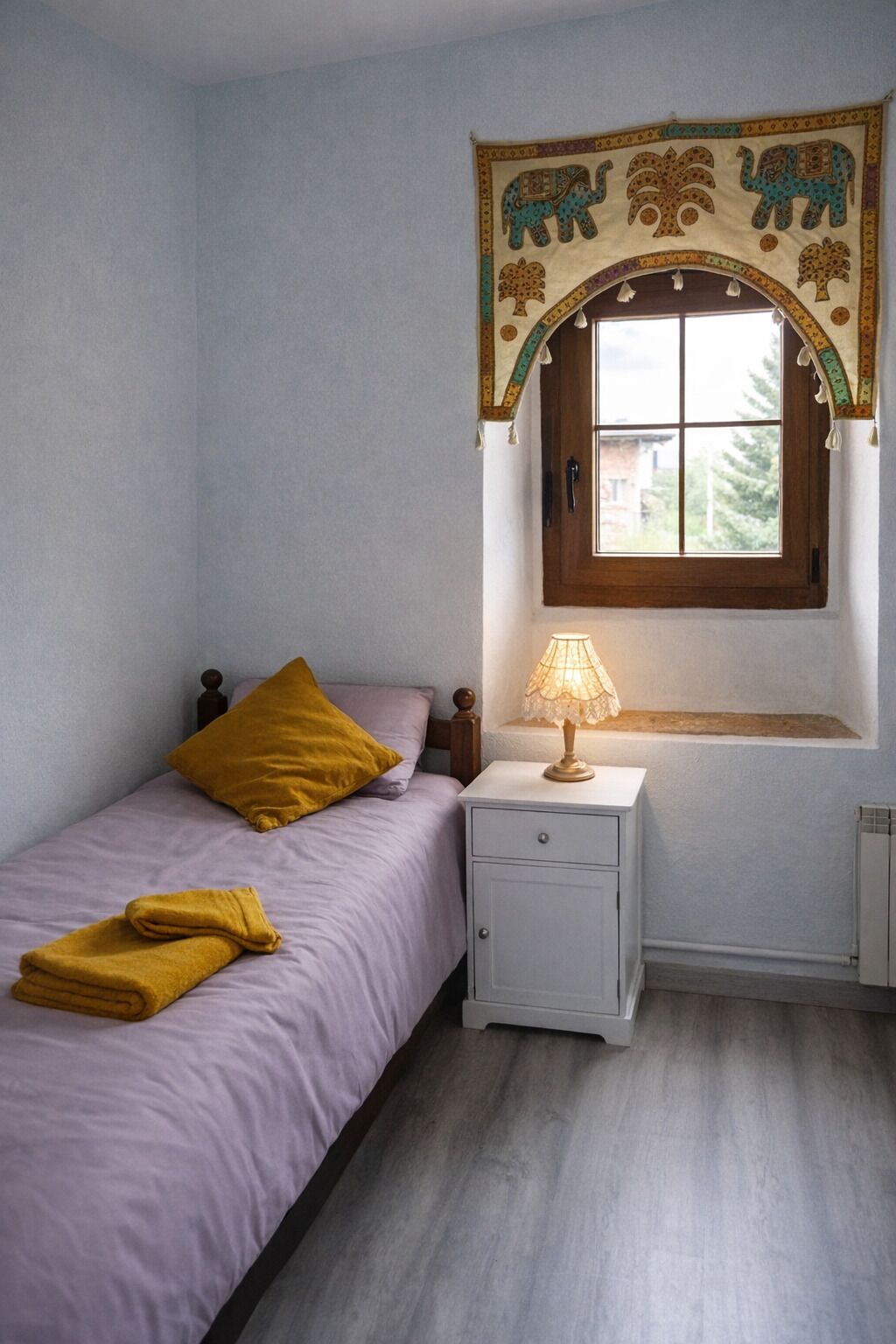 Iron/ironing board, WiFi, bed sheets