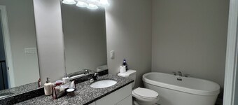 Stylish Three-Level Oakville Townhome Near Toronto with Parking and Balconies