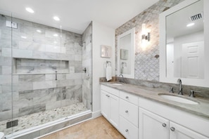 Douche, serviettes fournies
