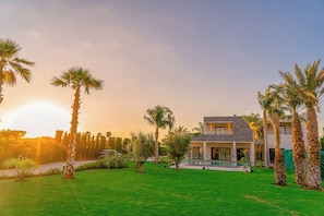 A modern two-story house with a well-maintained lawn and palm trees. - Villa Lumeria (Marrakech)