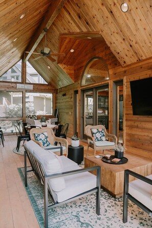 Outdoor dining - Lake Ida+Fish+Foosball+Bball+PingPong+Fire+Porch (Alexandria)