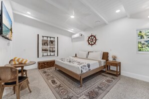 Unclassified image, 3 of 24, button - Large King Bedroom in the heart of Sanibel (Sanibel)