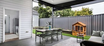 Carrington Cottage | Walk to Cafés, Bars & Harbour