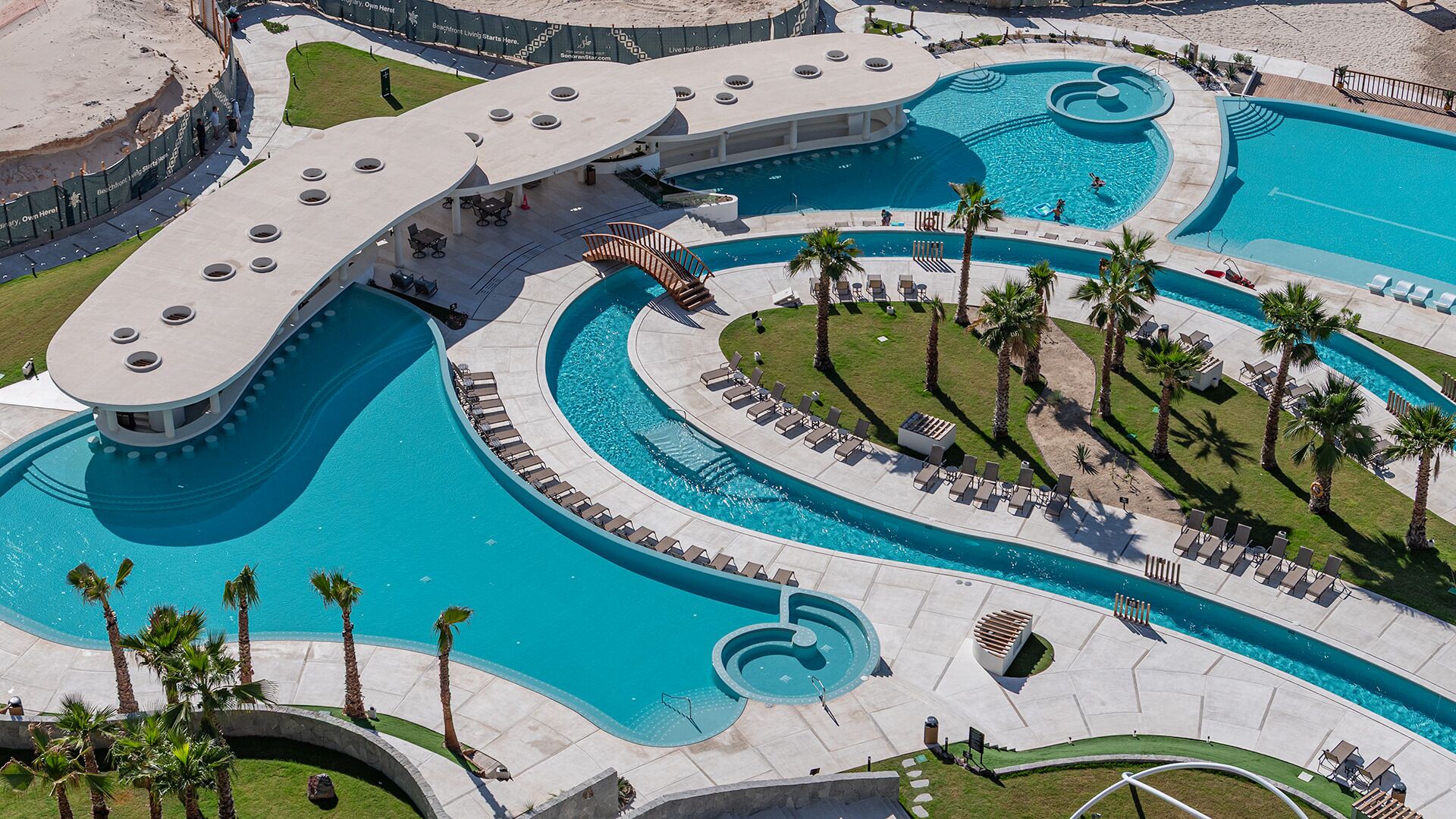 Lämmitetty uima-allas