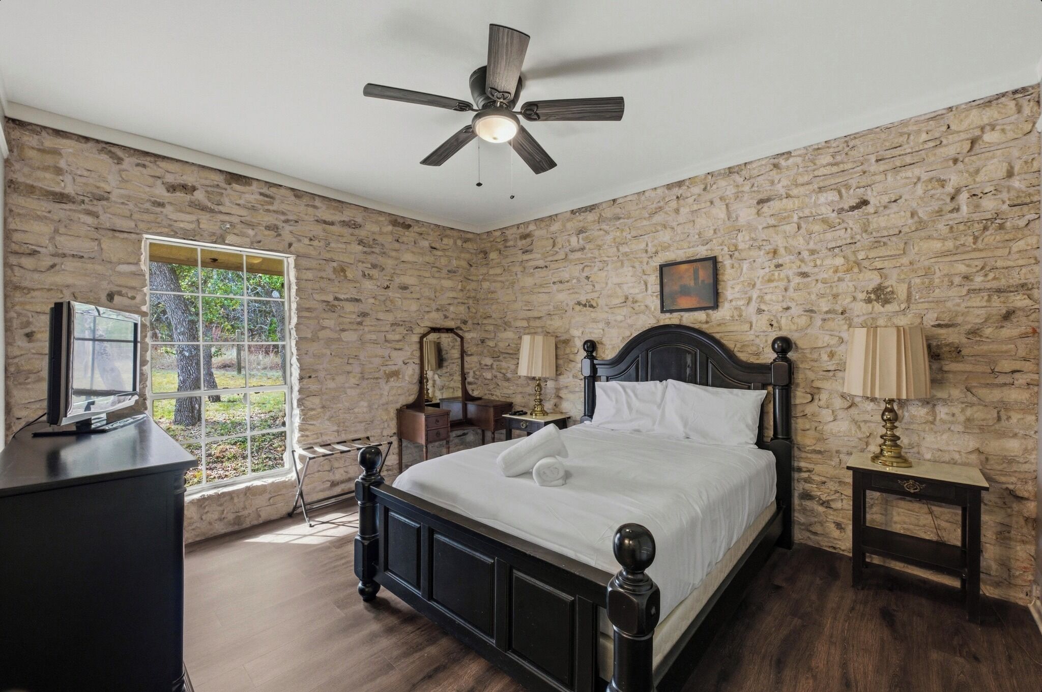 2 多间卧室、熨斗/熨衣板、免费 WiFi、床单